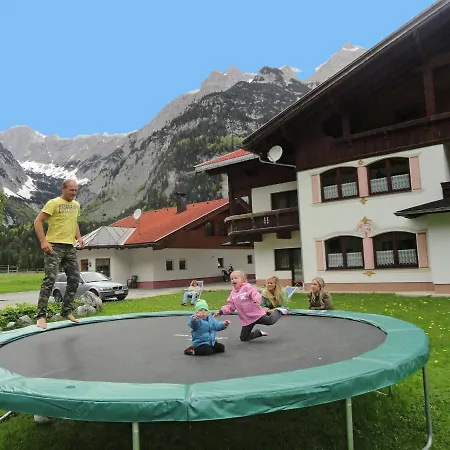 Appartement Superb In Tyrol With Meadow Around