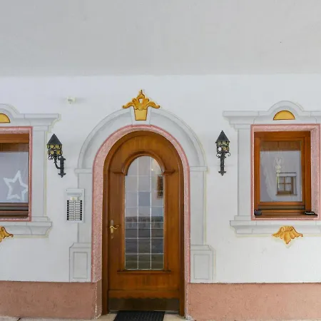 Appartement Superb In Tyrol With Meadow Around Leutasch