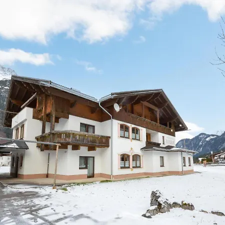Appartement Superb In Tyrol With Meadow Around Leutasch