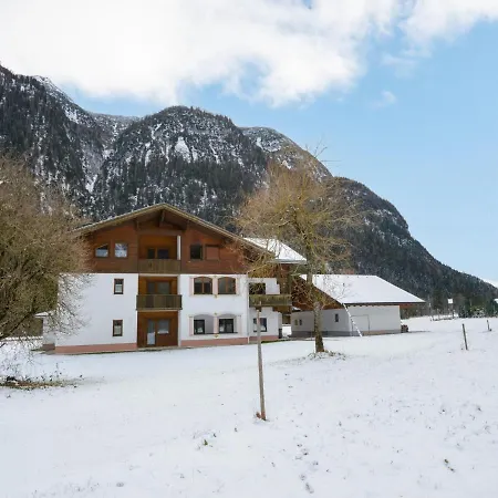 Superb In Tyrol With Meadow Around Appartement Leutasch