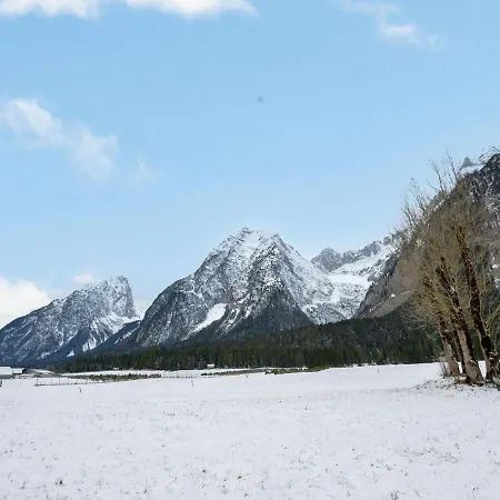 Superb In Tyrol With Meadow Around Appartement
