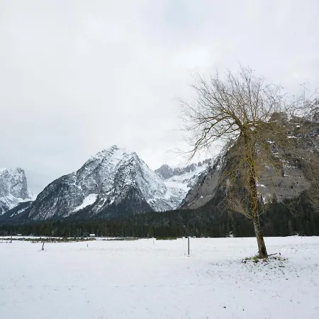 Appartement Superb In Tyrol With Meadow Around Leutasch