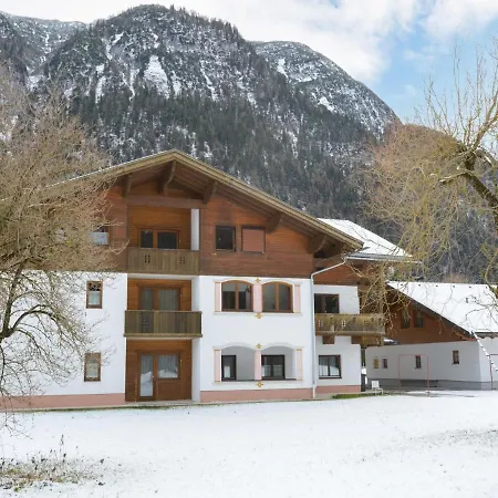Superb In Tyrol With Meadow Around Appartement Leutasch